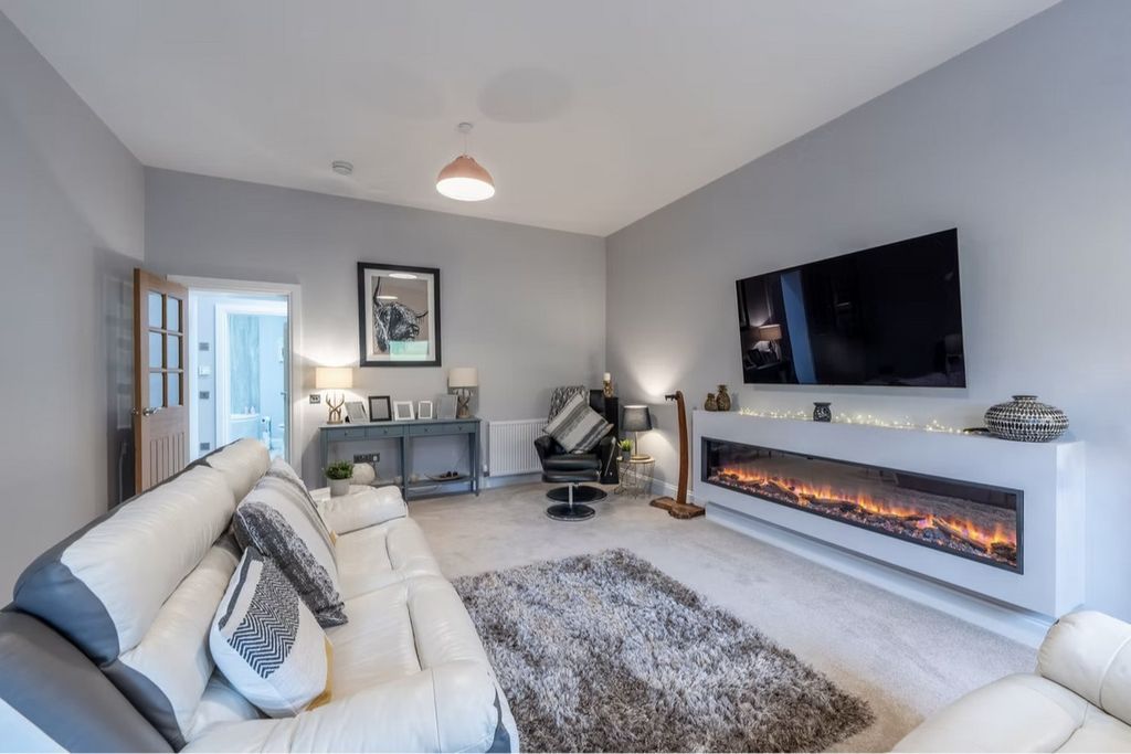 Property photo 2 of 33