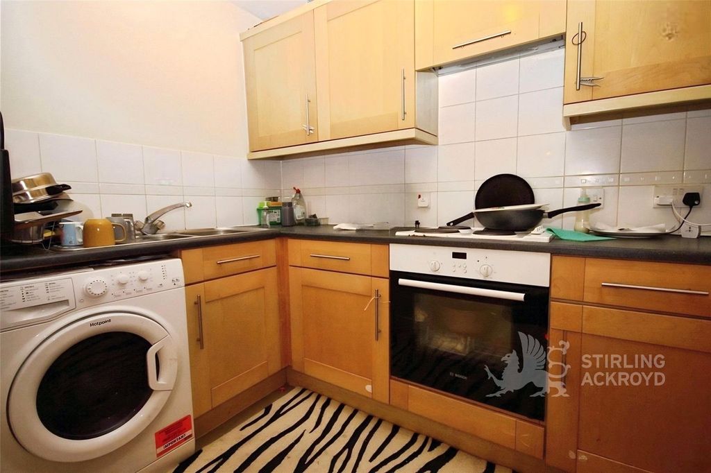 Property photo 2 of 6 Kitchen