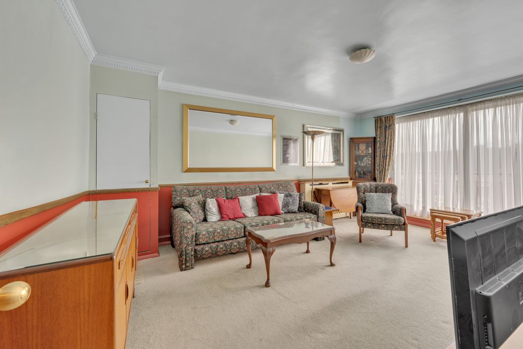 Property photo 2 of 11 Picture No. 22