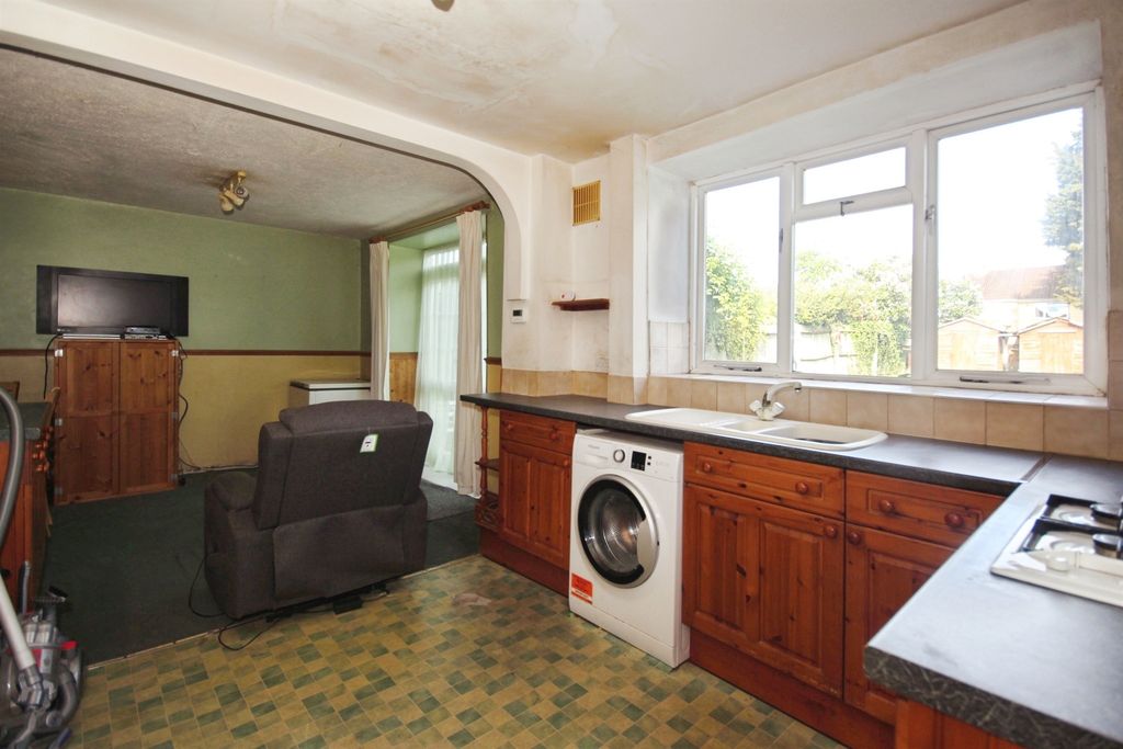 Property photo 2 of 20