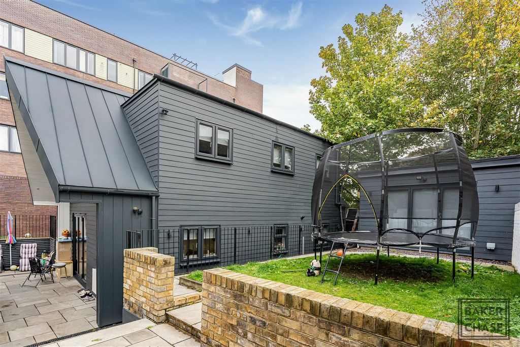 Property photo 2 of 22 Exterior