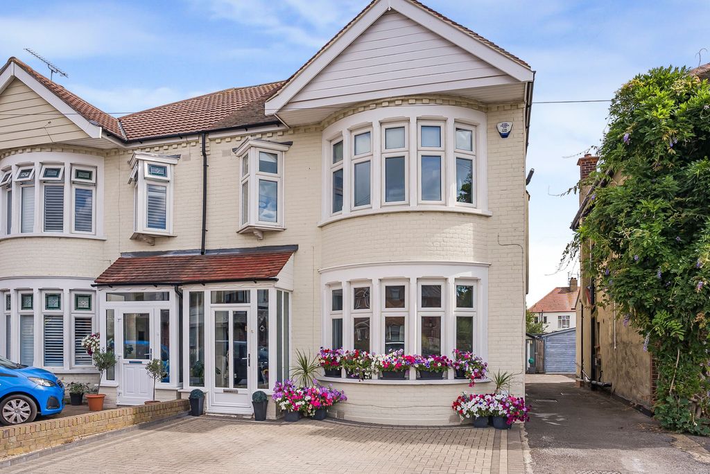 Property photo 1 of 33