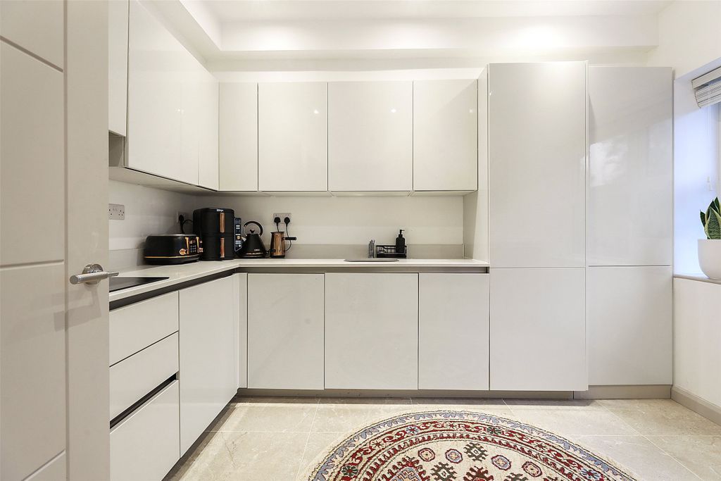 Property photo 3 of 17 Picture No. 18