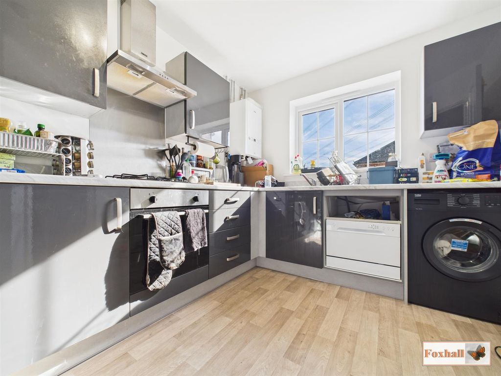 Property photo 2 of 19 Kitchen