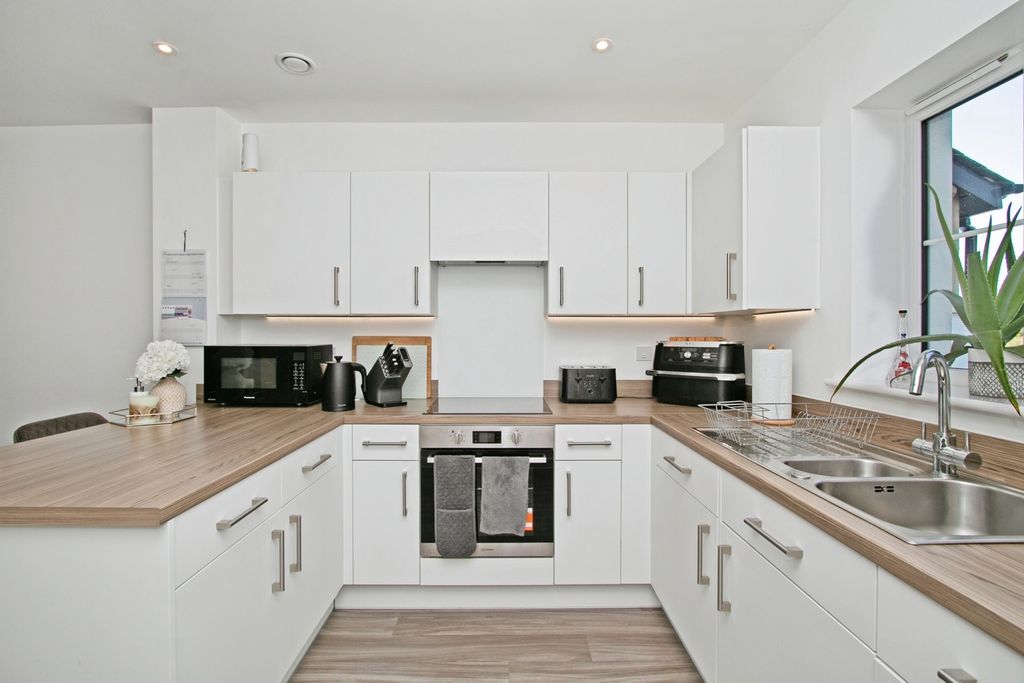 Property photo 3 of 15 Kitchen