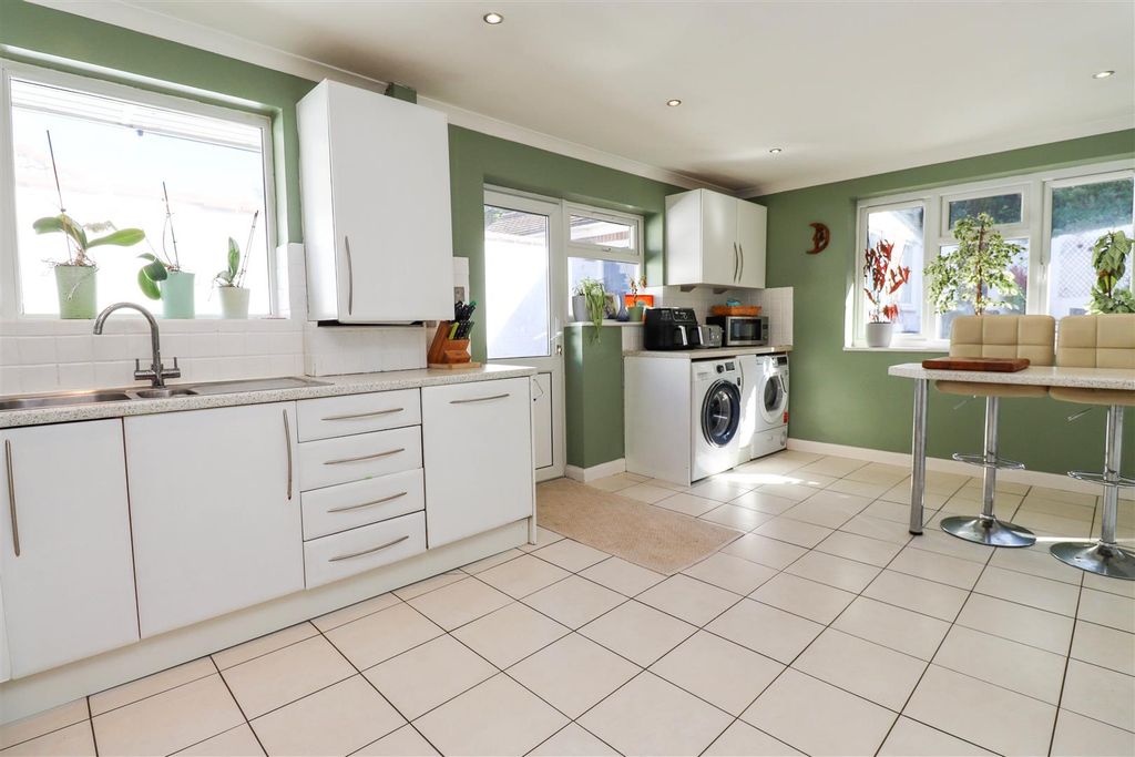 Property photo 2 of 21 Kitchen