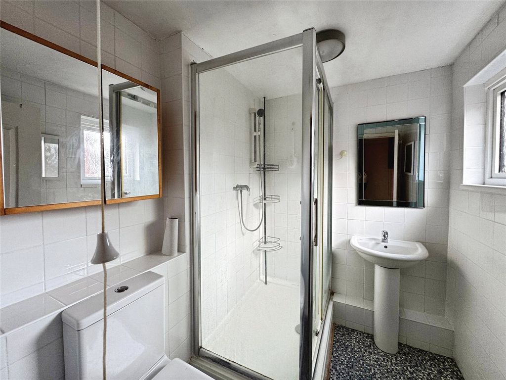 Property photo 2 of 13 Bathroom W/C