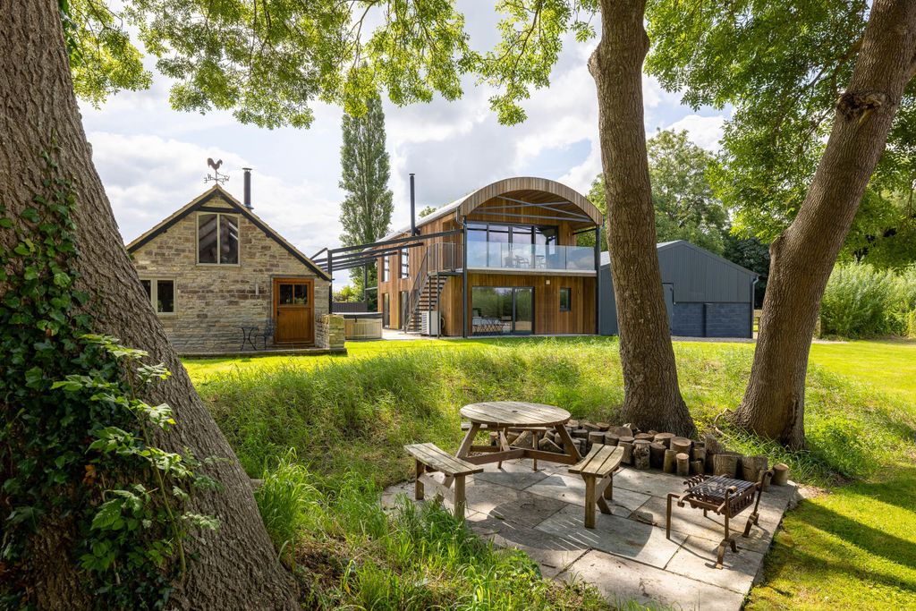 Property photo 3 of 36 Image