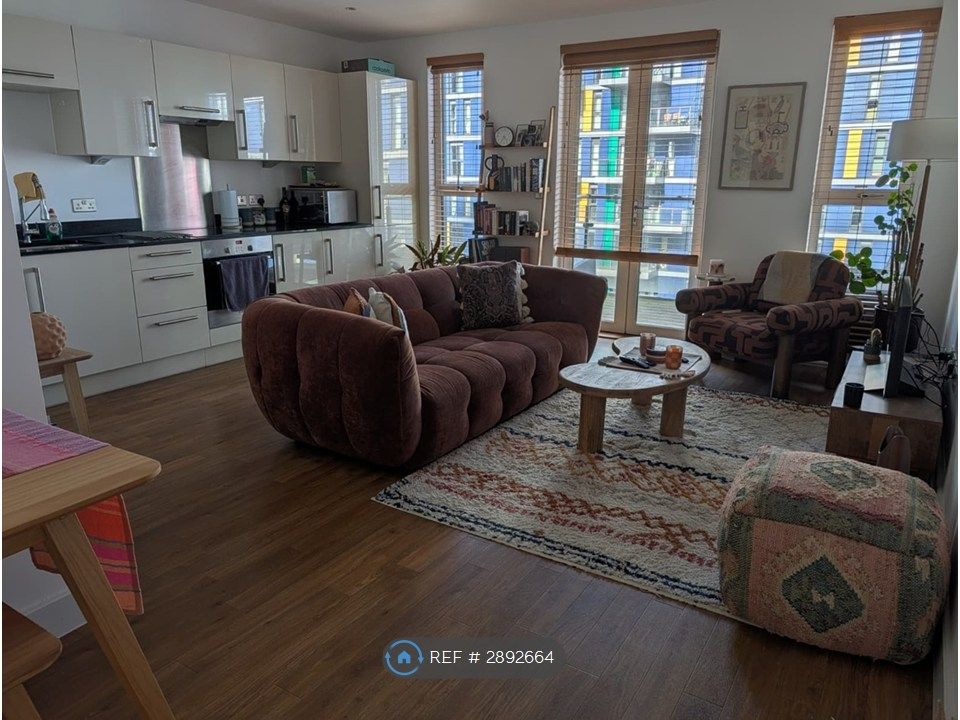 Property photo 1 of 16 Living Room