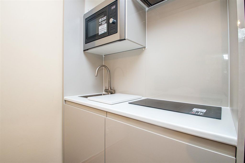 Property photo 2 of 11 First Floor Studios_6.Jpg