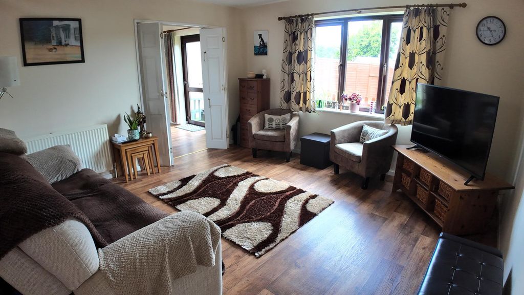Property photo 3 of 10 Living Room