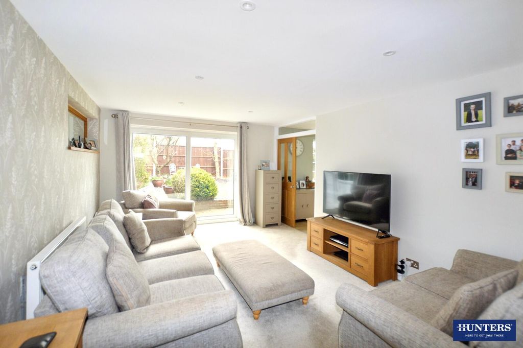 Property photo 2 of 22 Living Room