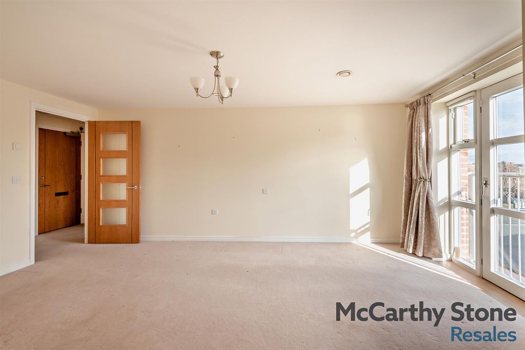 Property photo 2 of 22 8670495-Interior14-800.Jpg