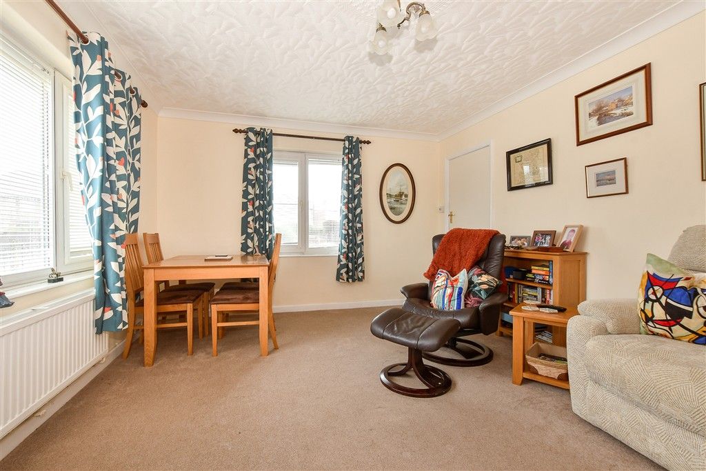 Property photo 3 of 8 Lounge