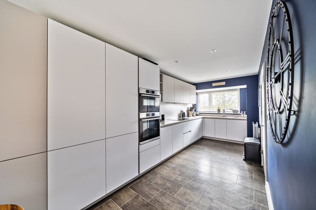 Property photo 2 of 21 153085418