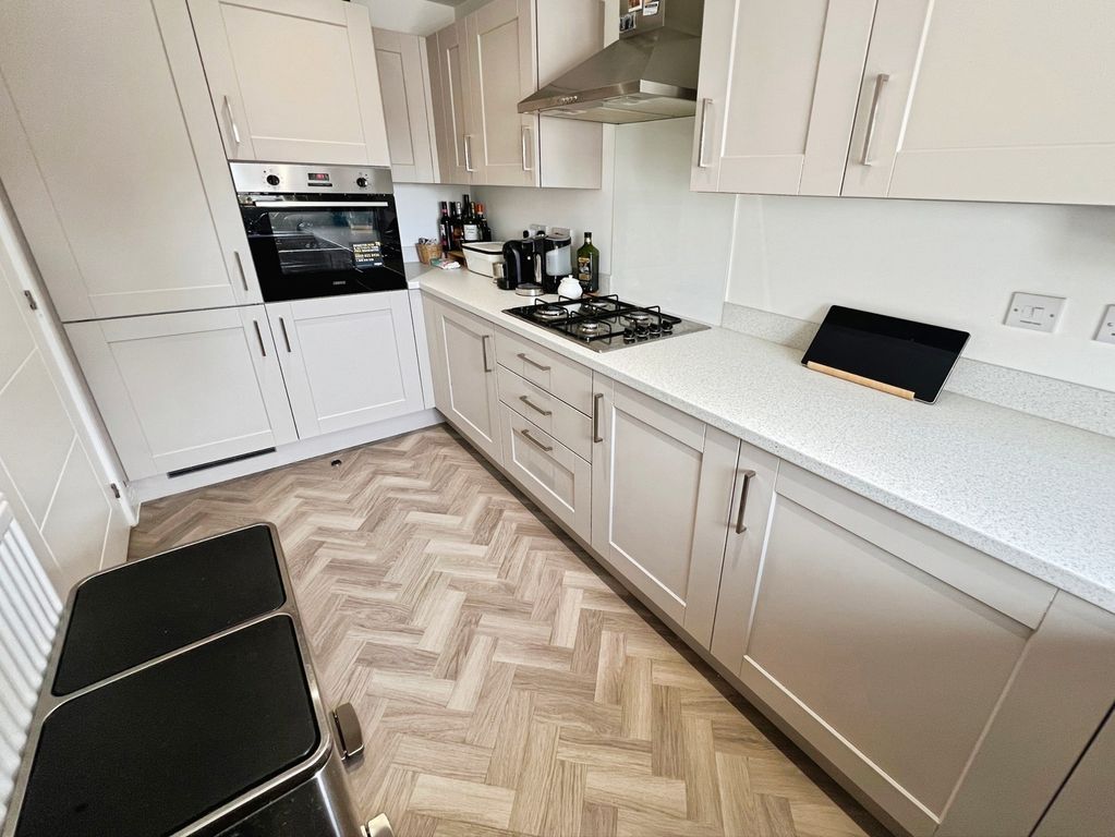 Property photo 3 of 18 Kitchen