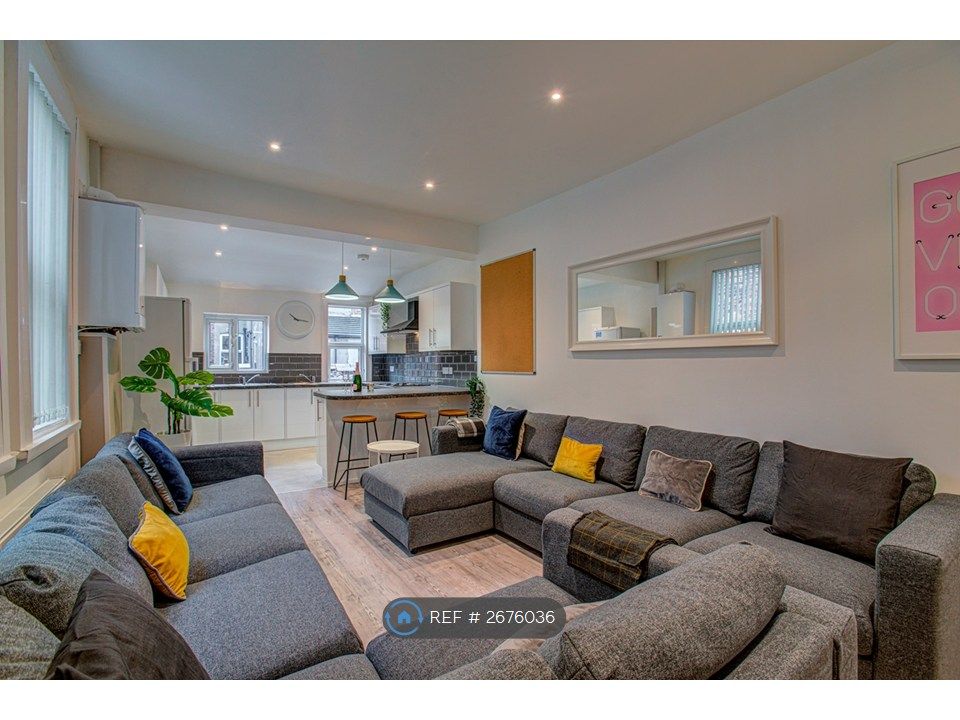 Property photo 1 of 17 Communal Lounge Area