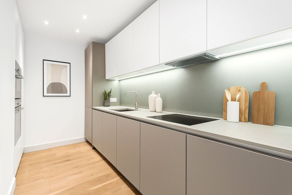 Property photo 2 of 10 Kitchen