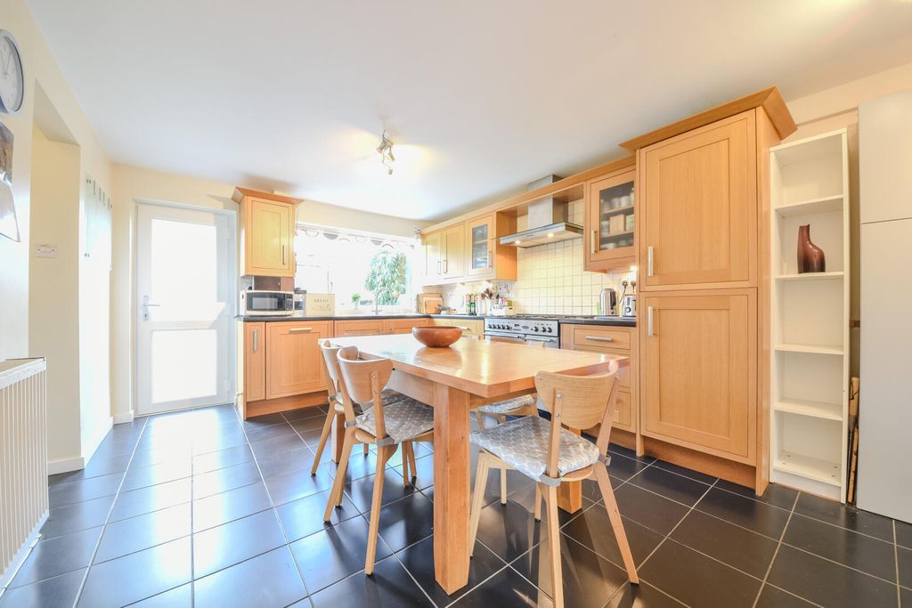 Property photo 2 of 12 Kitchen