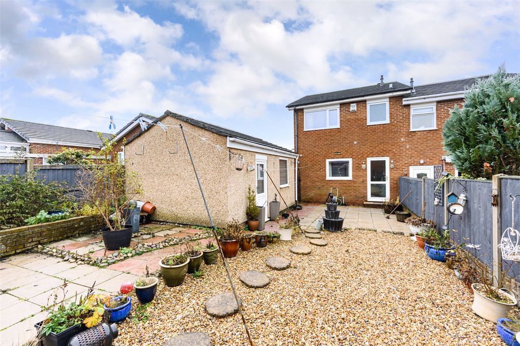 Property photo 2 of 8 Garden