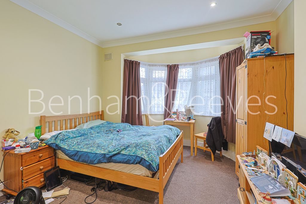 Property photo 3 of 17