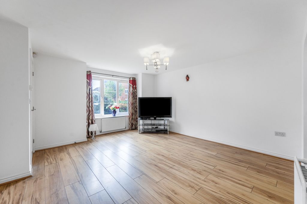 Property photo 3 of 28