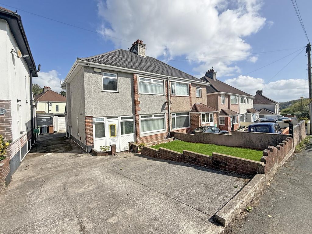 Property photo 1 of 16 Kneele Gardens 21 - Front.Jpg