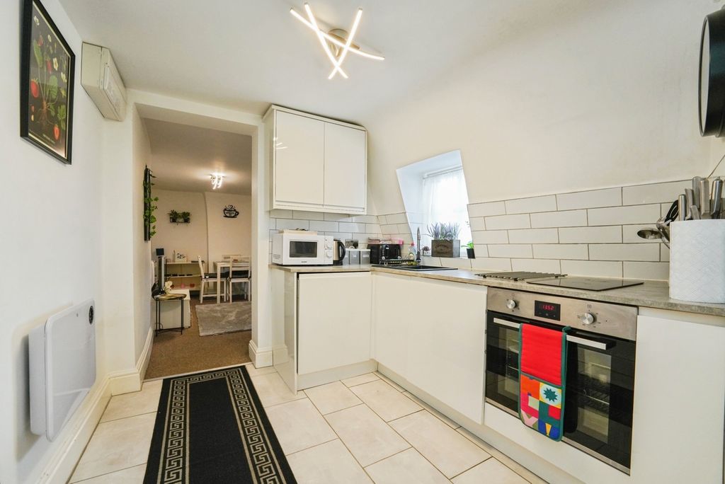 Property photo 2 of 7 Kitchen