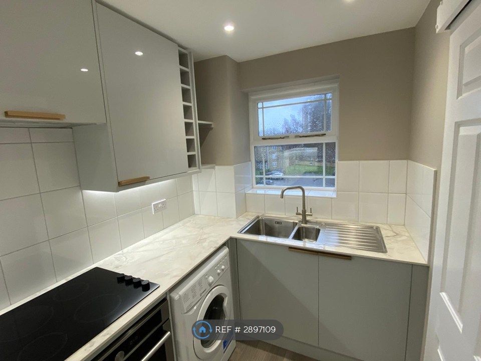 Property photo 2 of 9 Kitchen