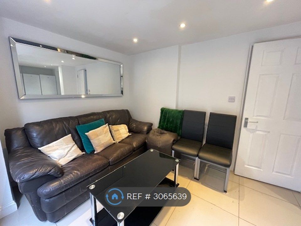 Property photo 3 of 15 Lounge