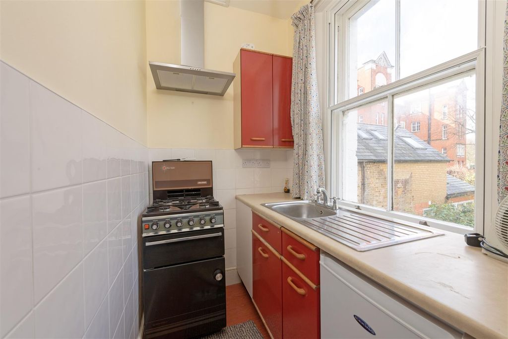 Property photo 3 of 8 4.90 West Hill Kit.Jpg