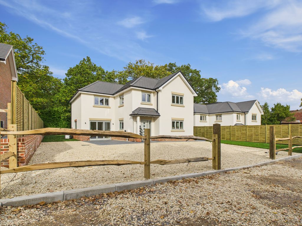 Property photo 1 of 34 Cam05068G0-Pr0057-Still021