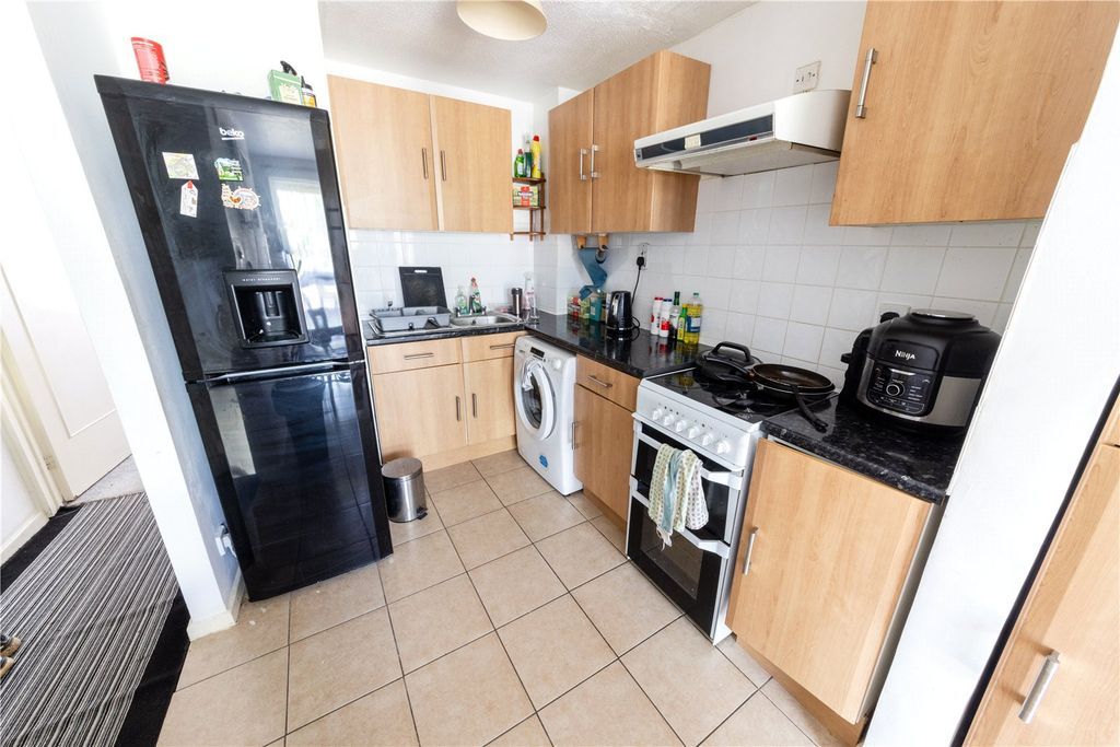 Property photo 2 of 9 Picture No. 10