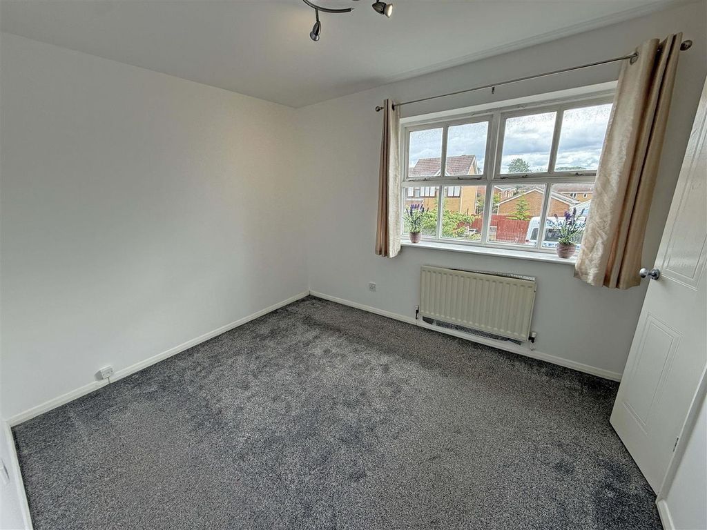 Property photo 3 of 9 Bedroom 1.Jpg