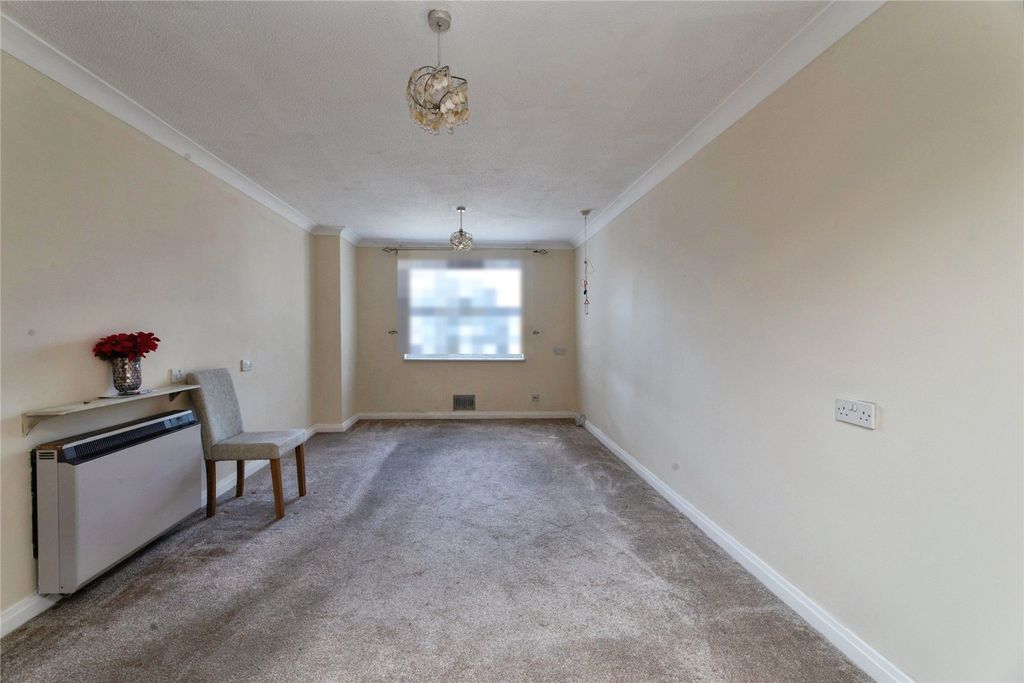Property photo 1 of 13 Lounge