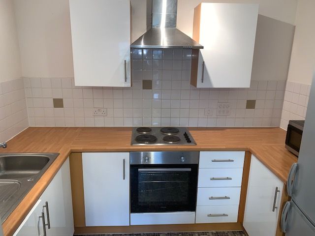 Property photo 3 of 8 Kitchen
