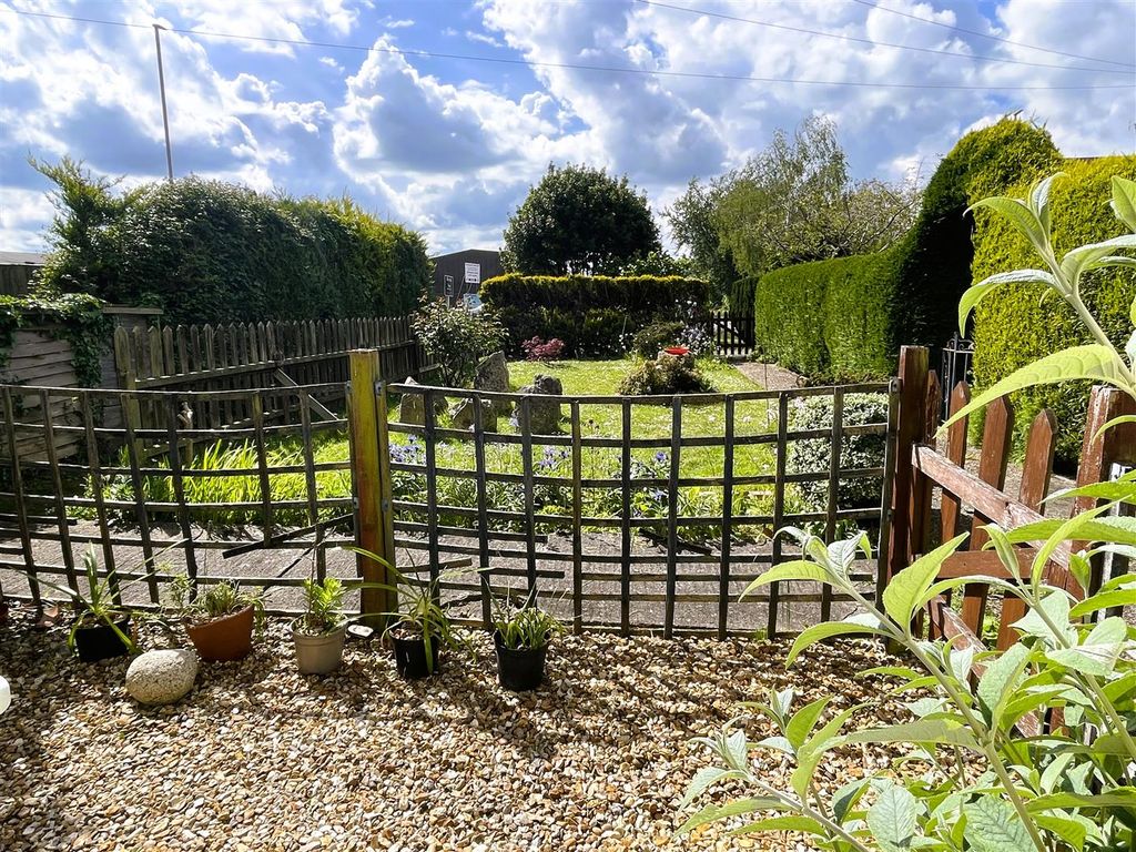 Property photo 2 of 12 Front Garden