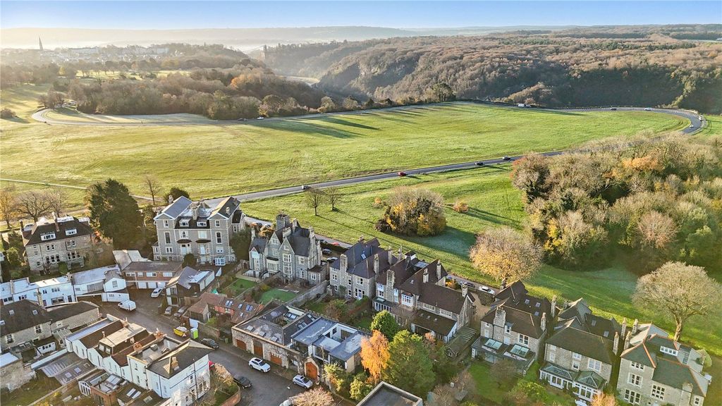 Property photo 2 of 28 Picture No. 37