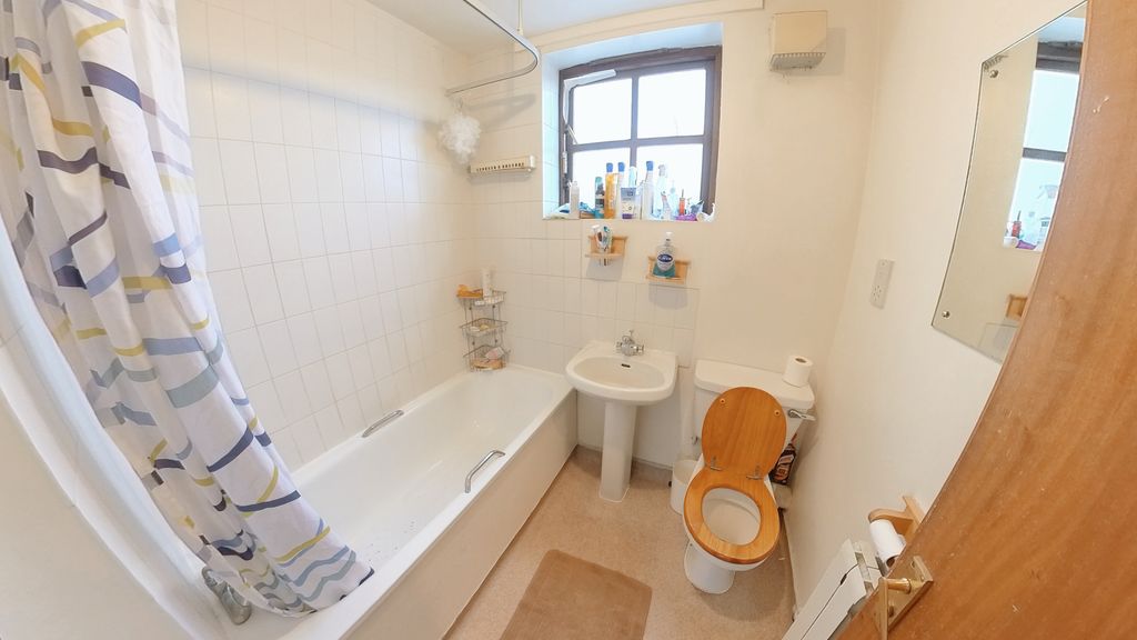 Property photo 2 of 28