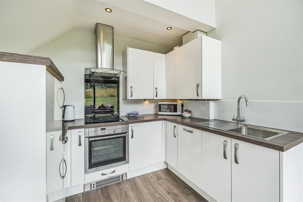 Property photo 2 of 15 995003 (5).Jpg