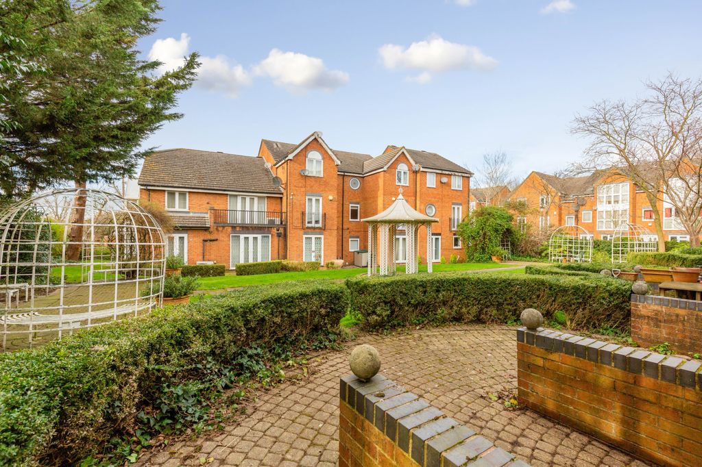 Property photo 2 of 32