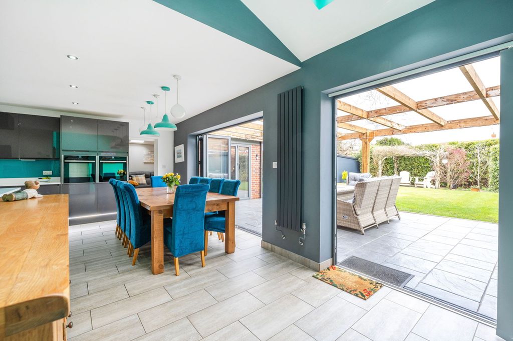 Property photo 2 of 21