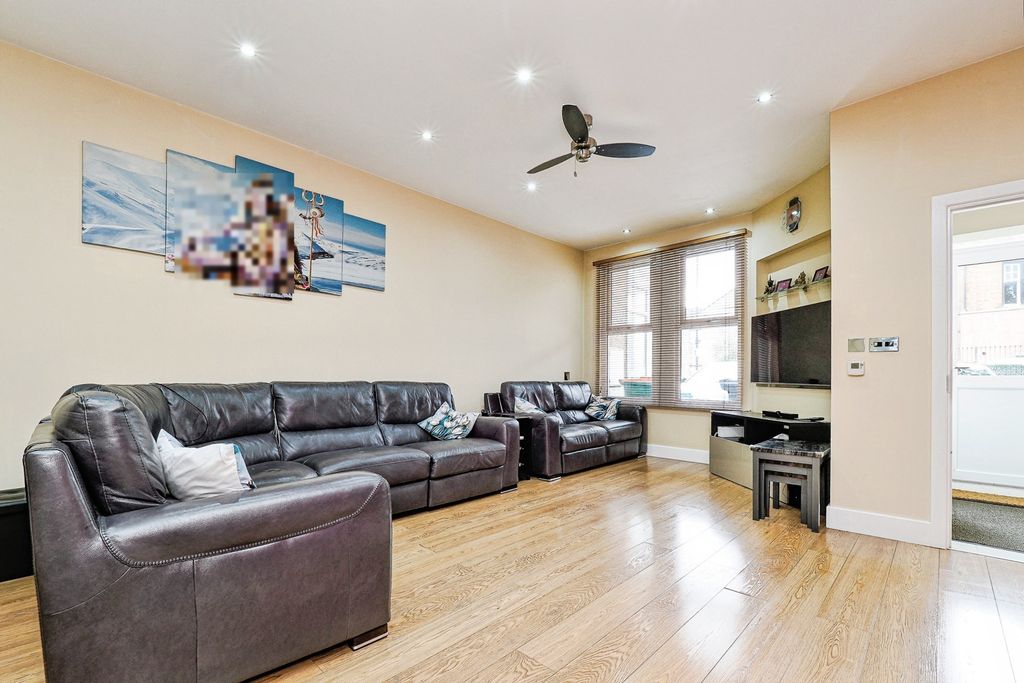 Property photo 3 of 17 Photo