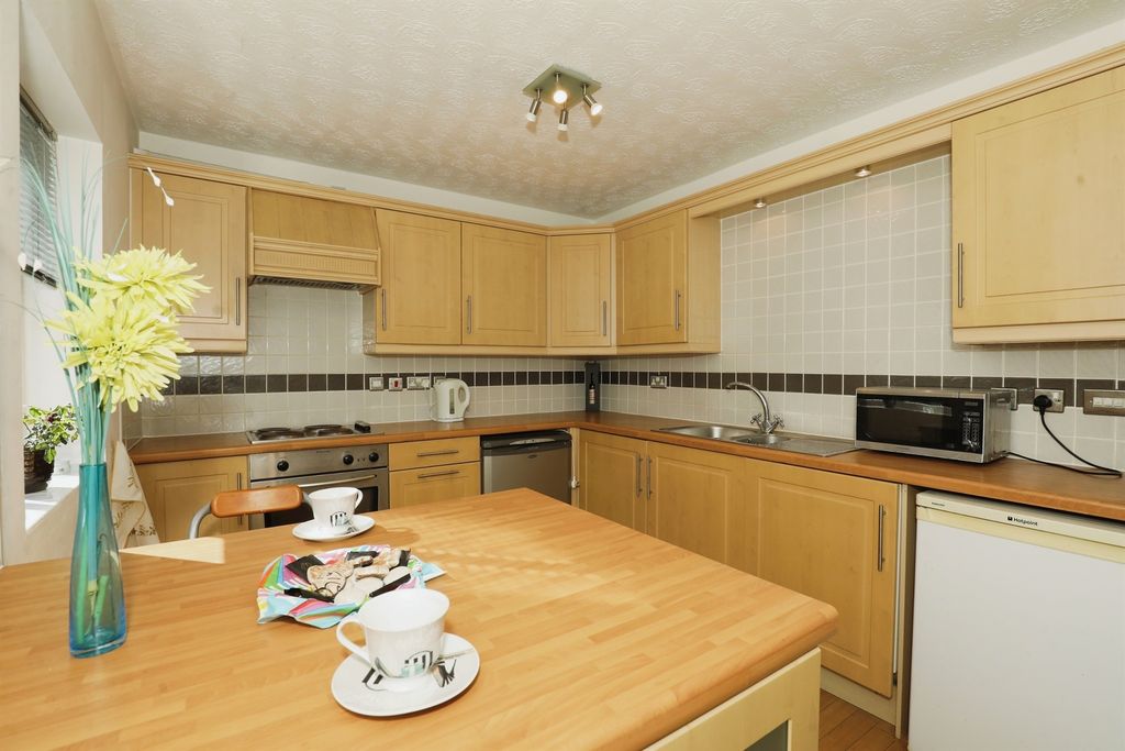 Additional image 5 of 2 bed flat for saleBlakemere Drive, Northwich CW9