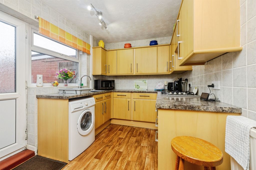 Property photo 3 of 17