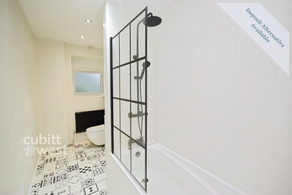 Property photo 3 of 11 Bathroom