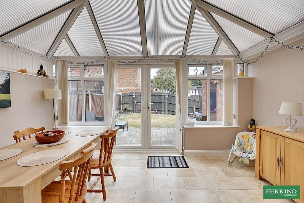 Property photo 2 of 22 Conservatory - Dining Room