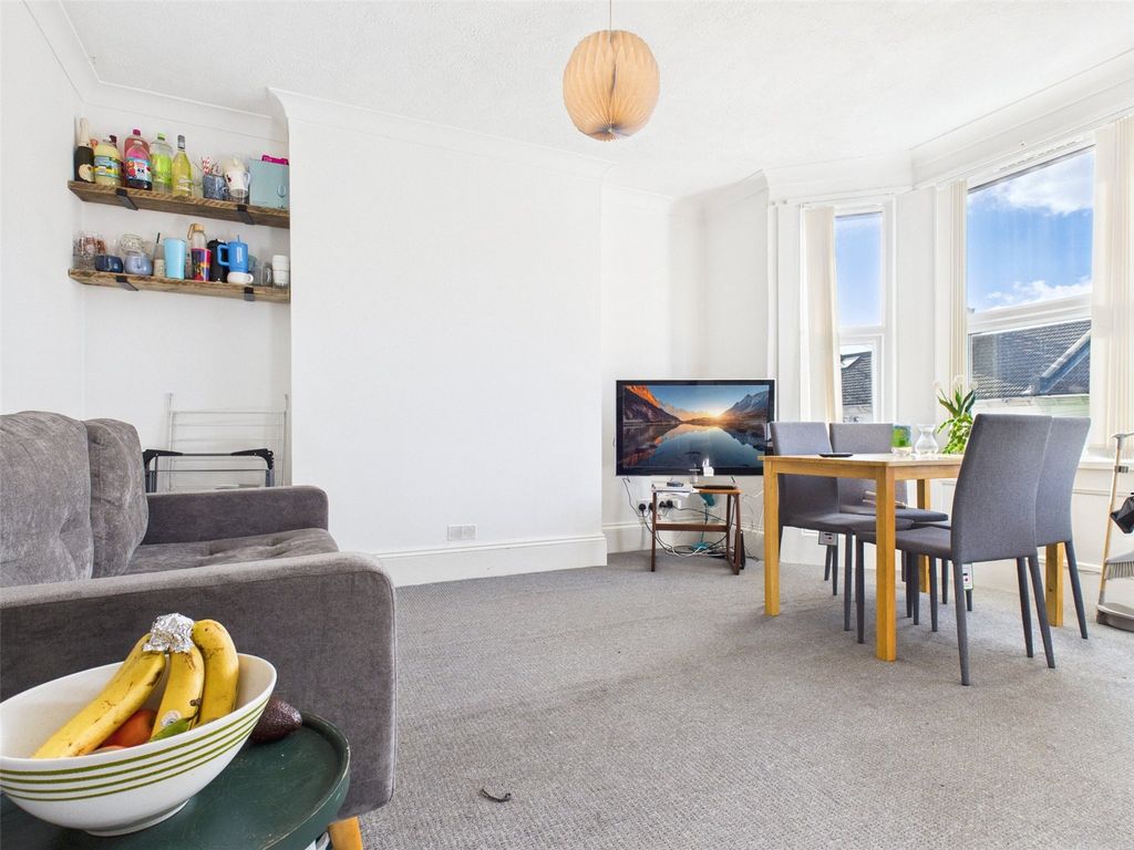 Property photo 2 of 19 Lounge