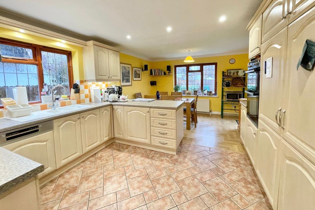 Property photo 2 of 27