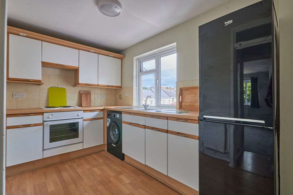 Property photo 2 of 7 Kitchen